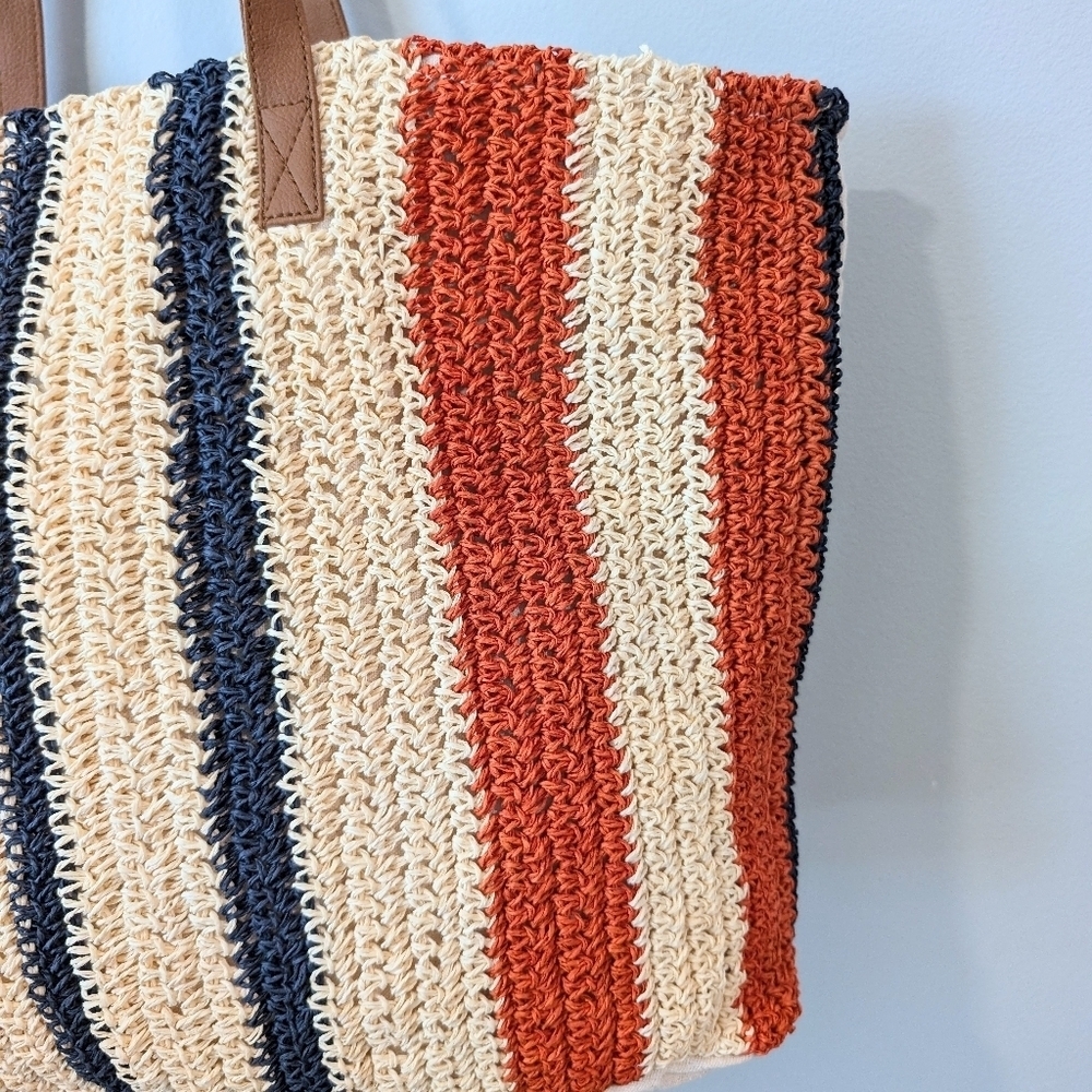 Rays For Days Raffia Beach Tote - Picture 4 of 9